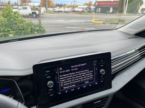 Used 2025 Volkswagen Jetta SE image 18