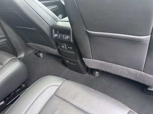 Used 2022 GMC Acadia SLT w/ Elevation Edition image 20