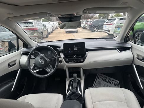 Used 2025 Toyota Corolla Cross LE w/ Moonroof Package FWD image 21