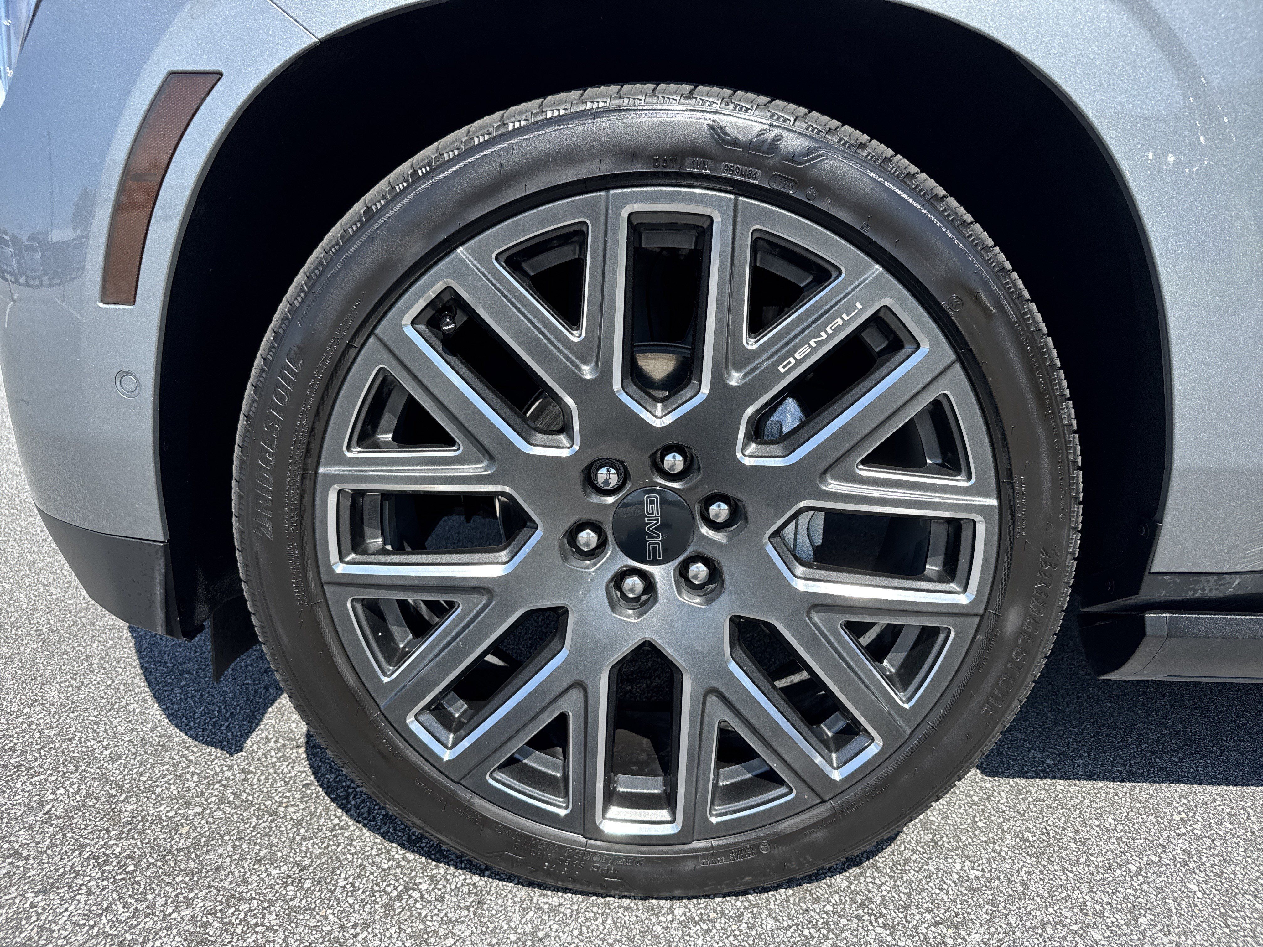 Used 2026 GMC Yukon Denali Ultimate AWD/4WD image 13