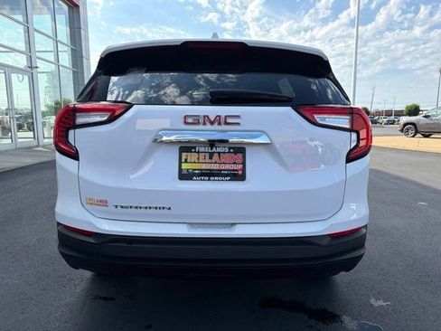 Used 2023 GMC Terrain SLE w/ Driver Convenience Package FWD image 6