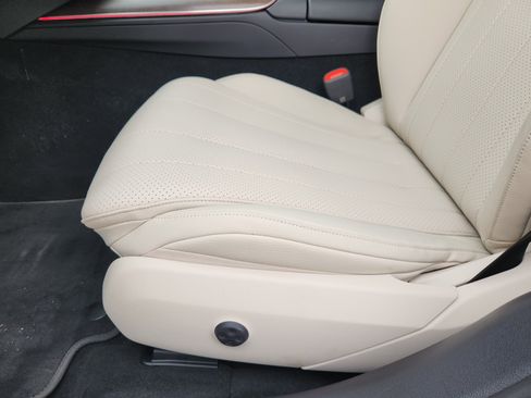 Used 2025 Mercedes-Benz E 350 Sedan image 28