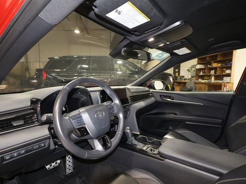 Used 2025 Toyota Camry LE image 9