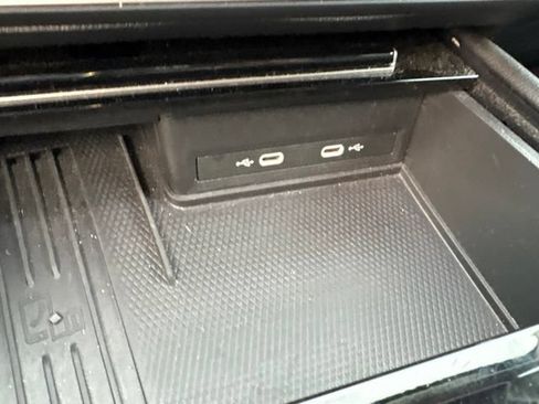 Used 2025 Volkswagen Atlas SE FWD image 36