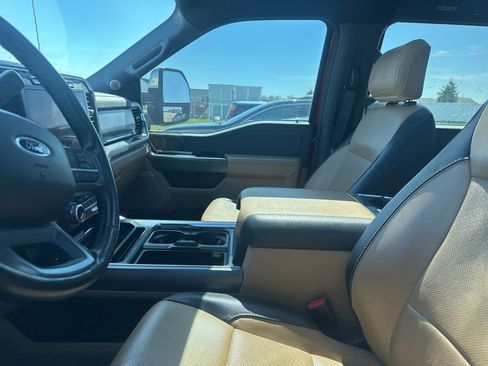 Used 2023 Ford F250 Lariat w/ Lariat Ultimate Package image 6