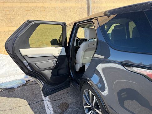 Certified 2025 Land Rover Discovery Dynamic SE image 9