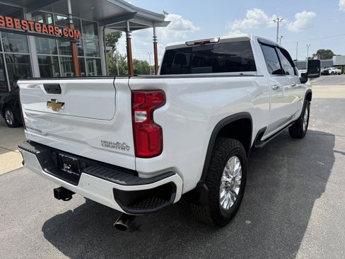 Used 2022 Chevrolet Silverado 2500 High Country w/ Technology Package AWD/4WD image 9