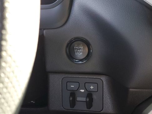 Used 2025 Toyota Tundra Limited AWD/4WD image 30