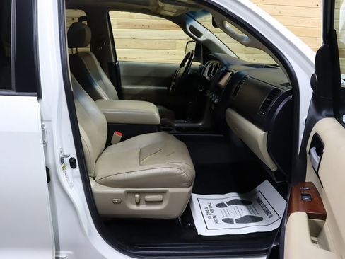 Used 2013 Toyota Sequoia Platinum RWD image 74