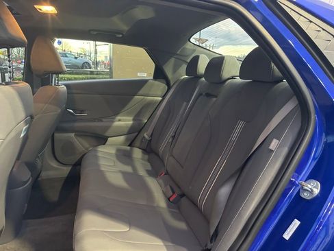 Certified 2025 Hyundai Elantra SEL image 11