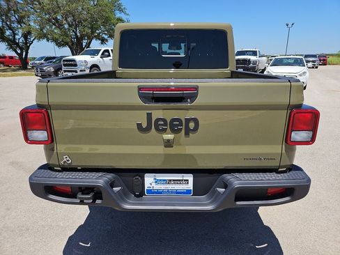 New 2026 Jeep Gladiator Sport AWD/4WD image 6