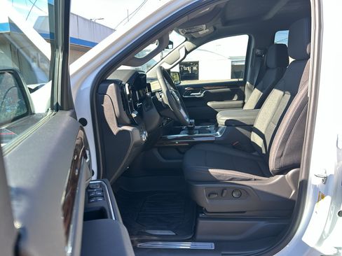 New 2026 GMC Sierra 1500 Elevation w/ LPO, Elevation Black Package AWD/4WD image 13