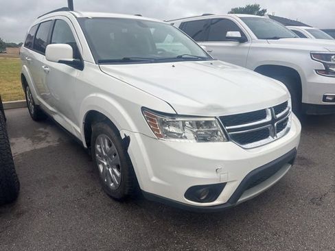 Used 2019 Dodge Journey SE FWD image 1