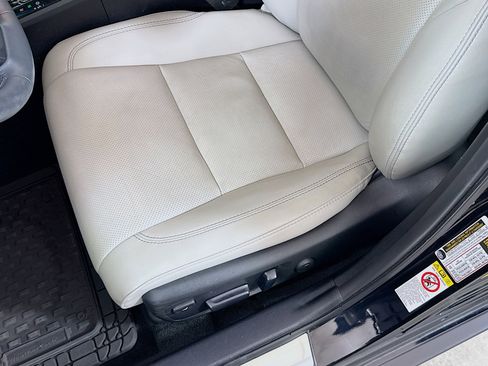 Used 2016 Toyota Avalon Limited w/ Protection Package FWD image 22