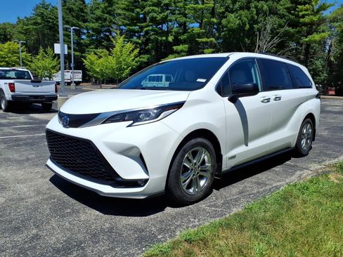 Used 2021 Toyota Sienna XSE AWD/4WD image 5