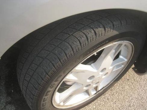 Used 2007 Mitsubishi Galant ES image 24