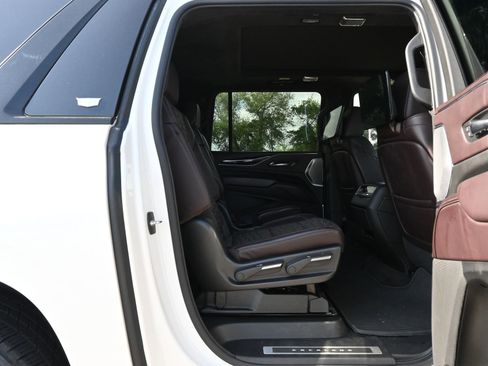 Used 2022 Cadillac Escalade ESV Sport Platinum w/ LPO, ONYX Package image 25