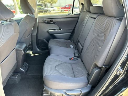 Certified 2024 Toyota Highlander LE image 25