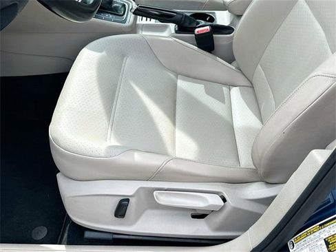 Used 2016 Volkswagen Golf SE image 18