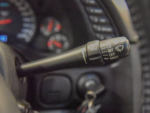 Used 2004 Chevrolet Corvette Coupe w/ Roof Package image 21