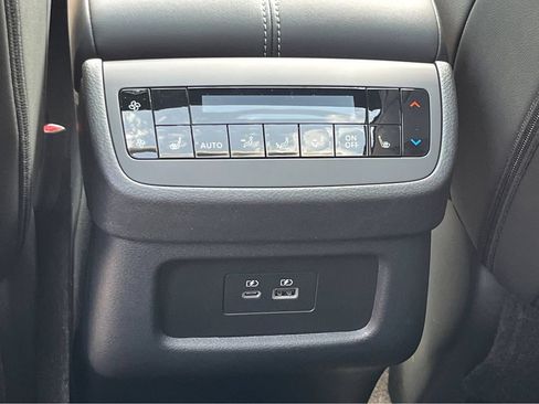 Used 2024 Nissan Pathfinder SL AWD/4WD image 15