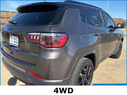 Used 2023 Jeep Compass Altitude image 3