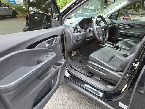 Used 2019 Honda Pilot Touring image 7