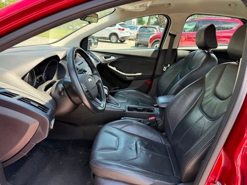Used 2015 Ford Focus SE w/ Equipment Group 201A FWD image 7