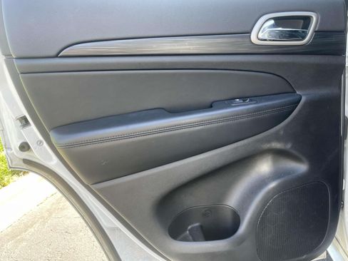 Used 2020 Jeep Grand Cherokee Altitude AWD/4WD image 12