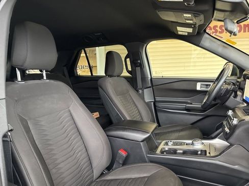Used 2020 Ford Explorer XLT image 26