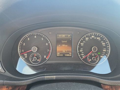 Used 2012 Volkswagen Passat 3.6 SEL Premium image 17