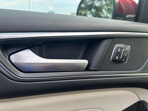 Used 2018 Ford Edge Titanium w/ Equipment Group 301A AWD/4WD image 13