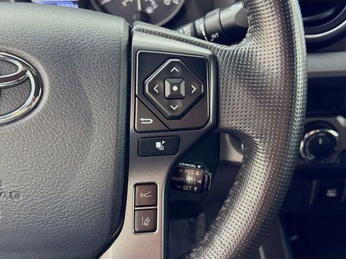 Used 2018 Toyota Tacoma TRD Off-Road image 17