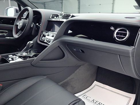 New 2025 Bentley Bentayga image 31