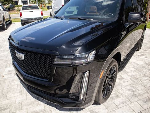 Used 2021 Cadillac Escalade Sport w/ LPO, ONYX Package RWD image 15
