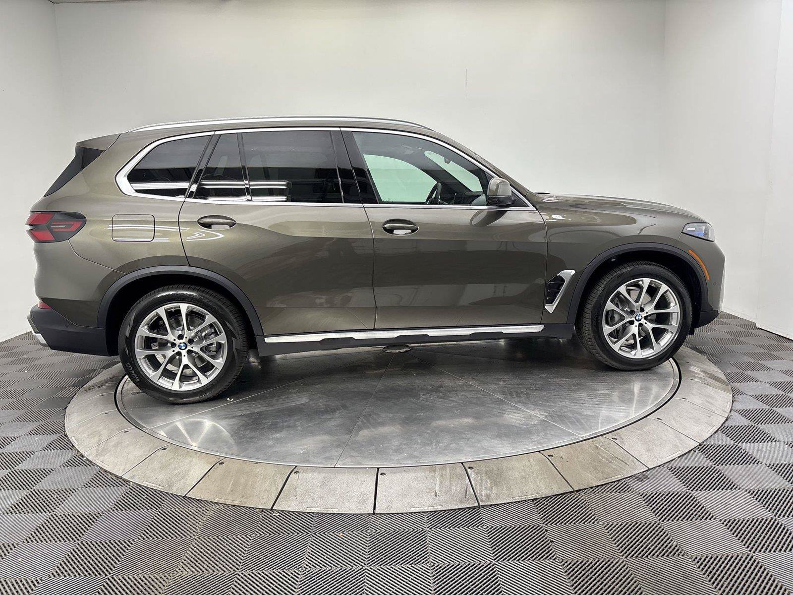 New 2026 BMW X5 xDrive40i w/ Climate Comfort Package AWD/4WD image 17