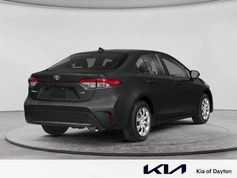 Used 2022 Toyota Corolla LE FWD image 2
