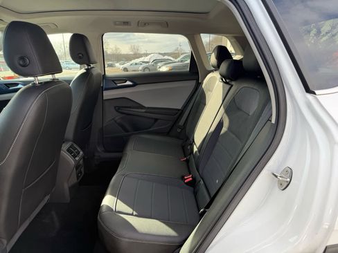 Used 2024 Volkswagen Taos SE image 16