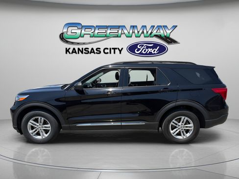 Used 2024 Ford Explorer XLT w/ Equipment Group 202A AWD/4WD image 5