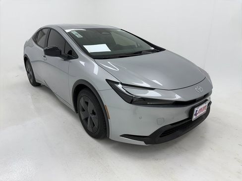 New 2026 Toyota Prius LE image 2