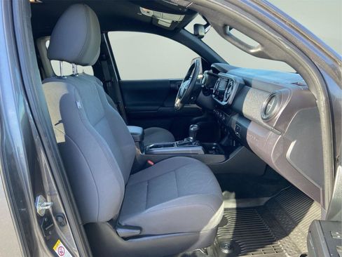 Used 2019 Toyota Tacoma TRD Sport AWD/4WD image 15
