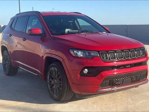 Used 2023 Jeep Compass Limited image 13