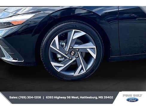 Used 2025 Hyundai Elantra Sport FWD image 7
