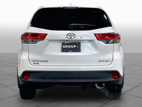 Used 2019 Toyota Highlander XLE AWD/4WD image 5