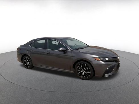 Used 2024 Toyota Camry SE FWD image 2