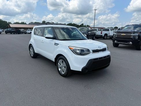 Used 2016 Kia Soul FWD image 1