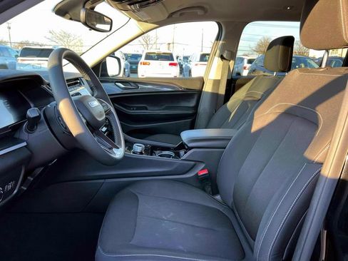 Certified 2023 Jeep Grand Cherokee L Laredo image 15