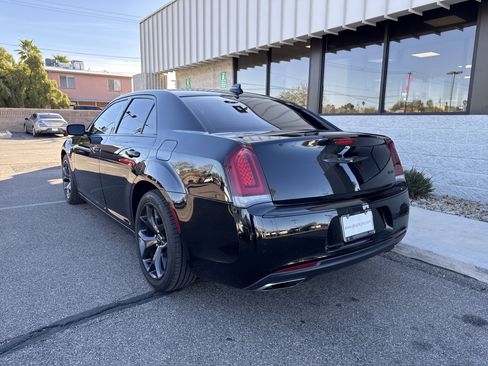 Used 2021 Chrysler 300 Touring w/ Sport Appearance Package image 9