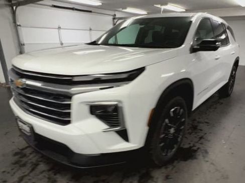 New 2026 Chevrolet Traverse LT w/ Sun and Wheel Package FWD image 4