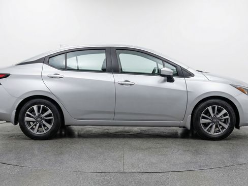 Used 2025 Nissan Versa SV FWD image 11